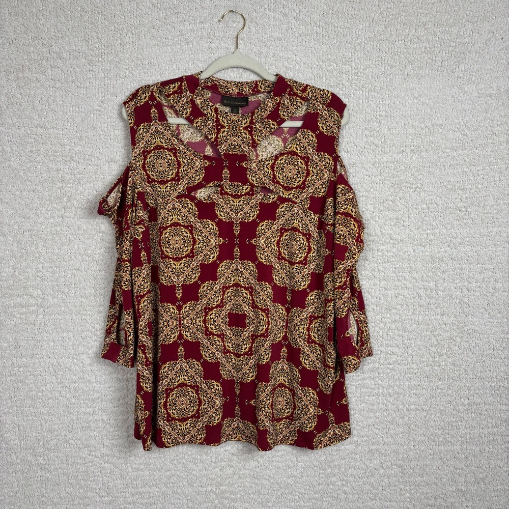 Bold Elements Top Womens 2X Red Medallion Cold Shoulder Cut Out Pull Over Blouse